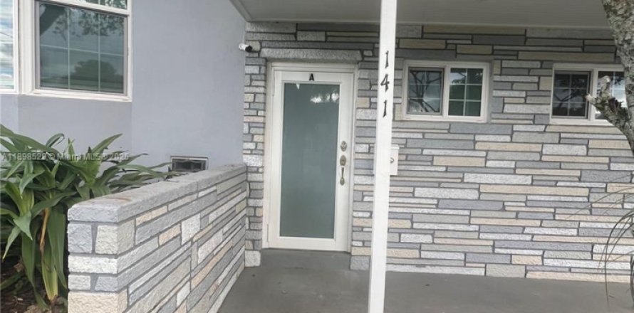 Таунхаус в Пемброк-Пайнс, Флорида 3 спальни № 1951356