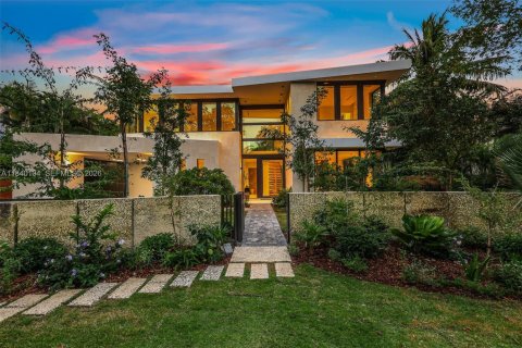 Villa ou maison à vendre à Miami, Floride: 7 chambres, 547.47 m2 № 2090263 - photo 2