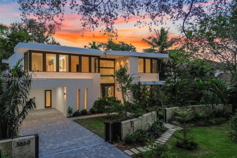 Villa ou maison à Miami, Floride 7 chambres, 547.47 m2 № 2090263
