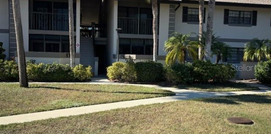 Condominio en Port Charlotte, Florida, 2 dormitorios № 2228531
