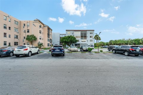 Condominio en venta en Lauderdale Lakes, Florida, 2 dormitorios, 93.83 m2 № 2082831 - foto 10