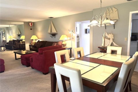 House in Sarasota, Florida 2 bedrooms, 145.76 sq.m. № 2099451 - photo 5