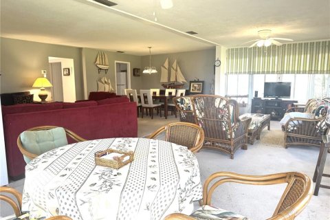 House in Sarasota, Florida 2 bedrooms, 145.76 sq.m. № 2099451 - photo 10