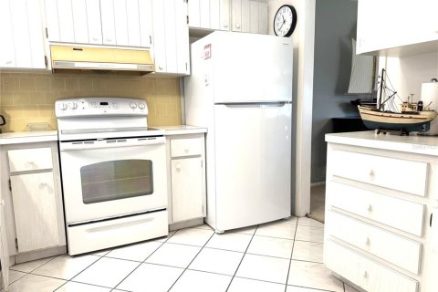 House in Sarasota, Florida 2 bedrooms, 145.76 sq.m. № 2099451 - photo 12