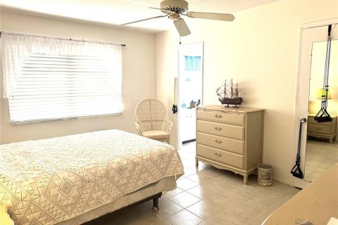 House in Sarasota, Florida 2 bedrooms, 145.76 sq.m. № 2099451 - photo 14