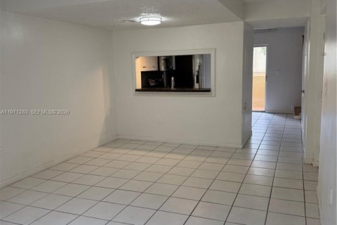 Condominio en alquiler en Miami, Florida, 2 dormitorios, 95.69 m2 № 2032125 - foto 2