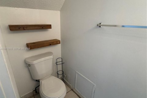 Condominio en alquiler en Miami, Florida, 2 dormitorios, 95.69 m2 № 2032125 - foto 7