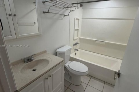 Condominio en alquiler en Miami, Florida, 2 dormitorios, 95.69 m2 № 2032125 - foto 12