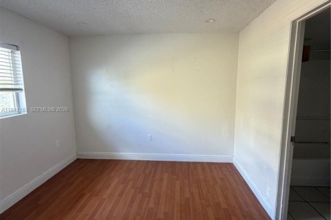 Condominio en alquiler en Miami, Florida, 2 dormitorios, 95.69 m2 № 2032125 - foto 16