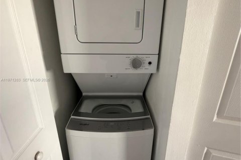 Condominio en alquiler en Miami, Florida, 2 dormitorios, 95.69 m2 № 2032125 - foto 10