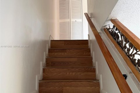 Condominio en alquiler en Miami, Florida, 2 dormitorios, 95.69 m2 № 2032125 - foto 9