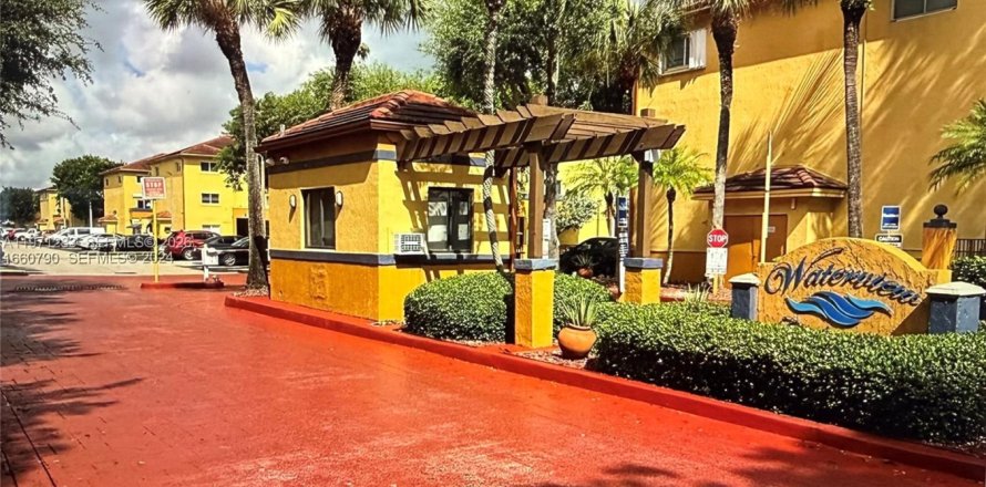 Condominio en Miami, Florida, 2 dormitorios  № 2032125
