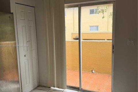 Condominio en alquiler en Miami, Florida, 2 dormitorios, 95.69 m2 № 2032125 - foto 5
