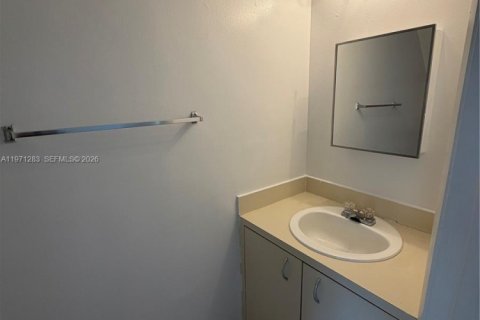 Condominio en alquiler en Miami, Florida, 2 dormitorios, 95.69 m2 № 2032125 - foto 6