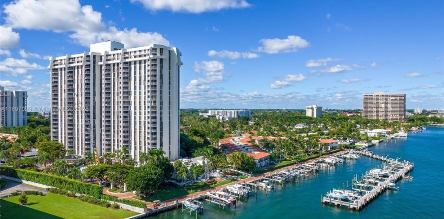 Condo in Miami, Florida, 2 bedrooms  № 1968344