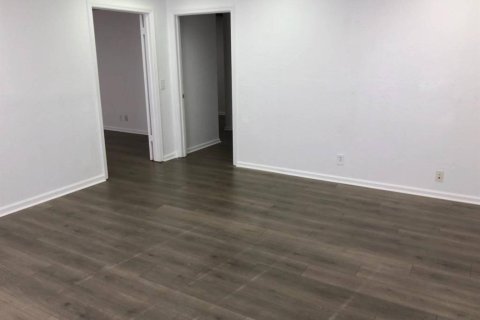 Propiedad comercial en alquiler en Lake Park, Florida № 778135 - foto 1