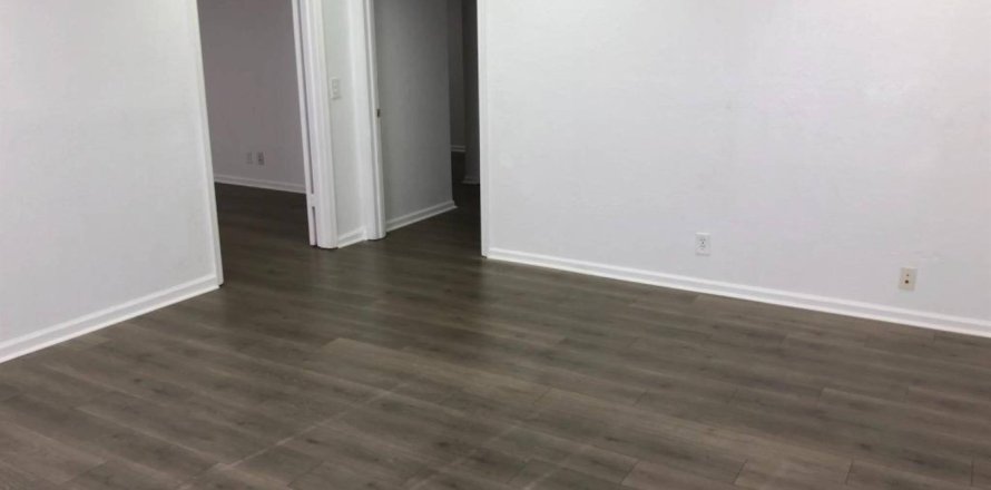 Propiedad comercial en Lake Park, Florida № 778135
