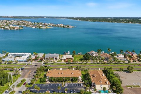 Copropriété à vendre à Treasure Island, Floride: 2 chambres, 100.33 m2 № 2408779 - photo 26