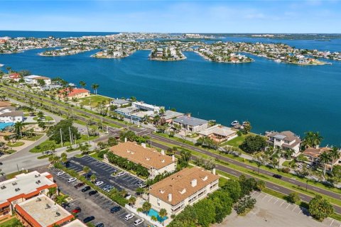 Copropriété à vendre à Treasure Island, Floride: 2 chambres, 100.33 m2 № 2408779 - photo 28
