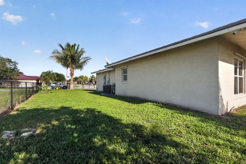 Villa ou maison à vendre à Belle Glade, Floride: 4 chambres, 136.19 m2 № 2077909 - photo 28