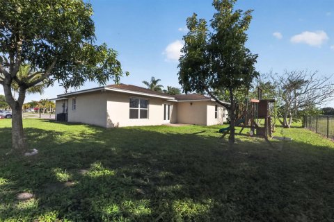 Villa ou maison à vendre à Belle Glade, Floride: 4 chambres, 136.19 m2 № 2077909 - photo 25