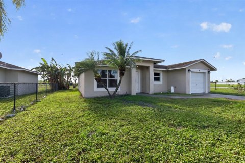 Villa ou maison à vendre à Belle Glade, Floride: 4 chambres, 136.19 m2 № 2077909 - photo 3