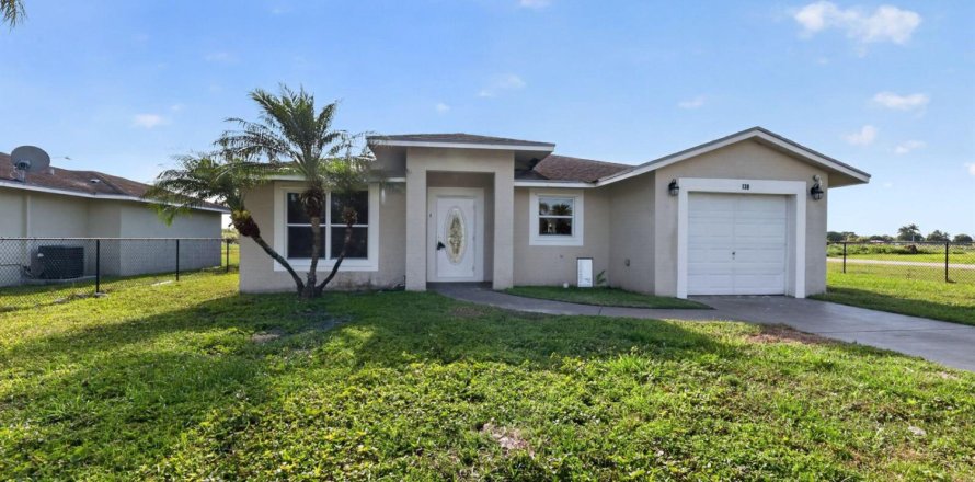 Villa ou maison à Belle Glade, Floride 4 chambres, 136.19 m2 № 2077909