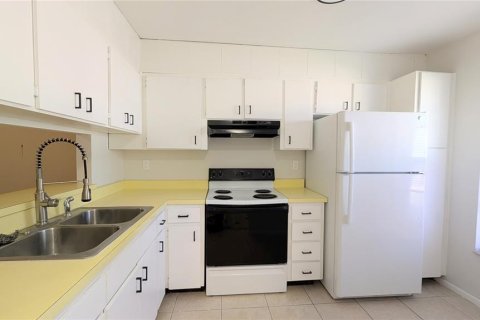 Снять в аренду виллу или дом в Нью-Порт-Ричи, Флорида 1 комната, 82.5м2, № 1834721 - фото 3