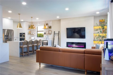 House in Doral, Florida 5 bedrooms, 354.89 sq.m. № 1986199 - photo 10