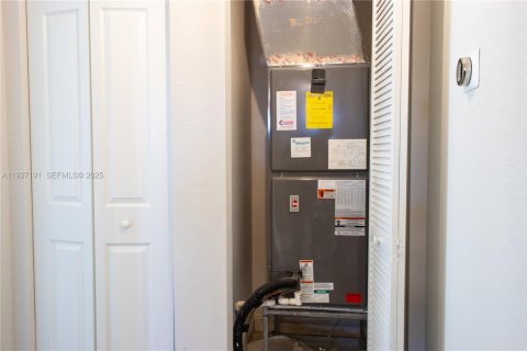 House in Doral, Florida 5 bedrooms, 354.89 sq.m. № 1986199 - photo 25