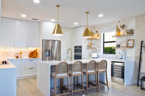 House in Doral, Florida 5 bedrooms, 354.89 sq.m. № 1986199 - photo 14