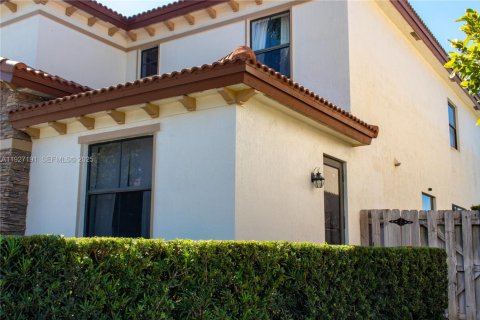 House in Doral, Florida 5 bedrooms, 354.89 sq.m. № 1986199 - photo 3