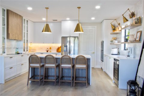 House in Doral, Florida 5 bedrooms, 354.89 sq.m. № 1986199 - photo 13