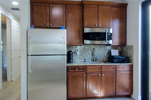 House in Doral, Florida 5 bedrooms, 354.89 sq.m. № 1986199 - photo 18