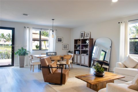 House in Doral, Florida 5 bedrooms, 354.89 sq.m. № 1986199 - photo 9