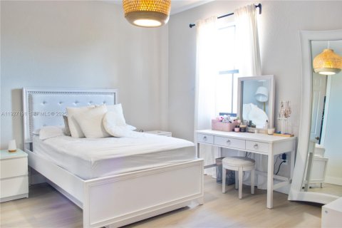 House in Doral, Florida 5 bedrooms, 354.89 sq.m. № 1986199 - photo 29