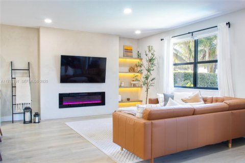 House in Doral, Florida 5 bedrooms, 354.89 sq.m. № 1986199 - photo 11
