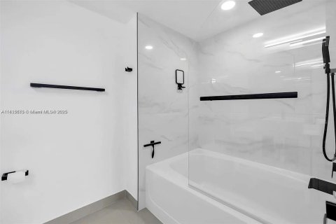 Condominio en venta en Hollywood, Florida, 2 dormitorios, 102.19 m2 № 1825929 - foto 3