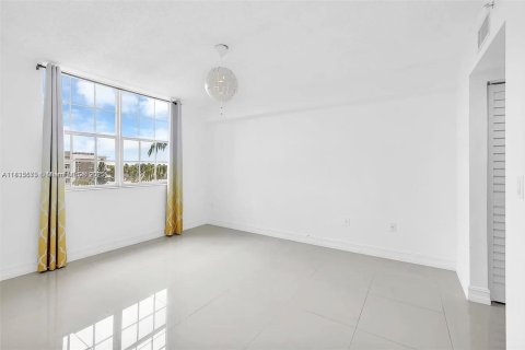 Condominio en venta en Hollywood, Florida, 2 dormitorios, 102.19 m2 № 1825929 - foto 29