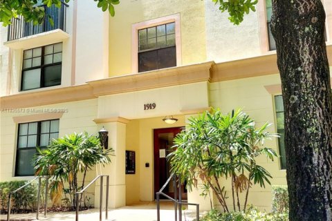 Condominio en venta en Hollywood, Florida, 2 dormitorios, 102.19 m2 № 1825929 - foto 15