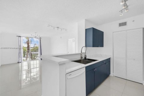 Condominio en venta en Hollywood, Florida, 2 dormitorios, 102.19 m2 № 1825929 - foto 1