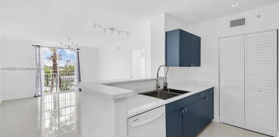 Condominio en Hollywood, Florida, 2 dormitorios № 1825929