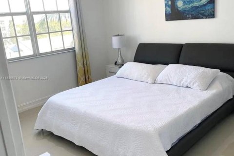 Condominio en venta en Hollywood, Florida, 2 dormitorios, 102.19 m2 № 1825929 - foto 28