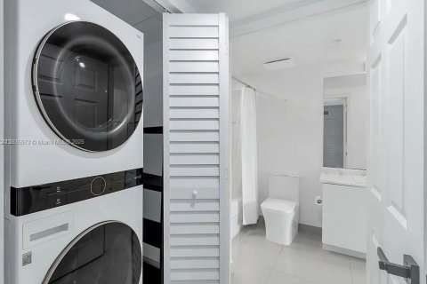 Condominio en venta en Hollywood, Florida, 2 dormitorios, 102.19 m2 № 1825929 - foto 25