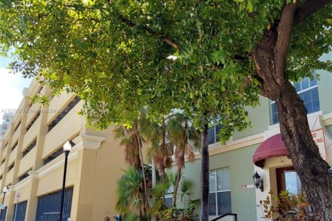 Condominio en venta en Hollywood, Florida, 2 dormitorios, 102.19 m2 № 1825929 - foto 14