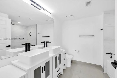Condominio en venta en Hollywood, Florida, 2 dormitorios, 102.19 m2 № 1825929 - foto 2