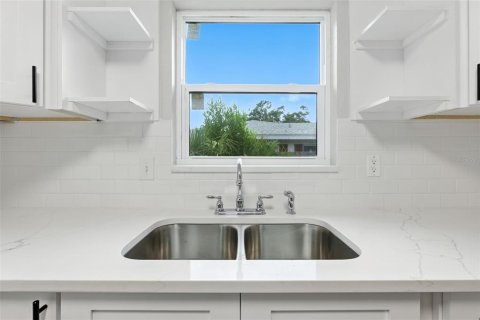 Casa en venta en Gulfport, Florida, 3 dormitorios, 147.25 m2 № 1880438 - foto 16