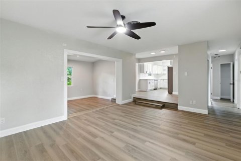 Casa en venta en Gulfport, Florida, 3 dormitorios, 147.25 m2 № 1880438 - foto 19