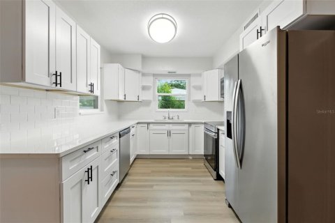 Casa en venta en Gulfport, Florida, 3 dormitorios, 147.25 m2 № 1880438 - foto 11