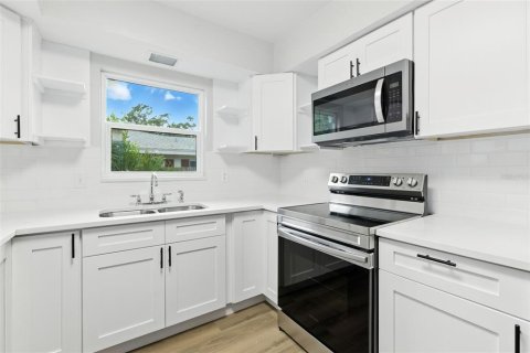 Casa en venta en Gulfport, Florida, 3 dormitorios, 147.25 m2 № 1880438 - foto 14